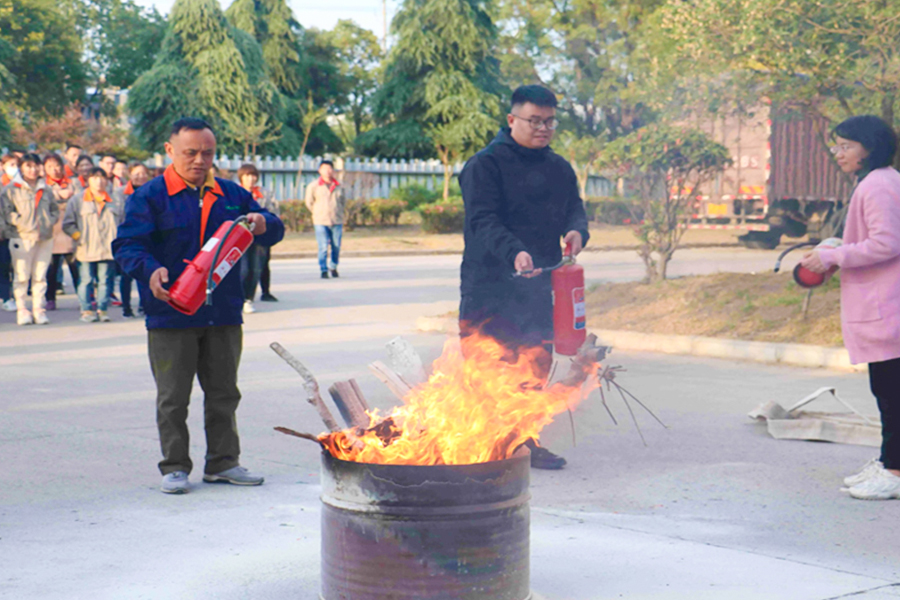 Perusahaan Melakukan Latihan Kebakaran
